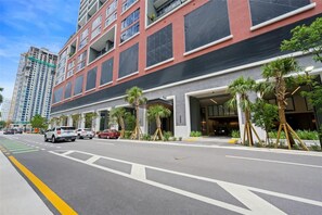 Room - 1BR Apartment - Pool Gym (Miami)