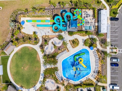 Stylish 3-bedroom Townhouse in Champions Gate Sleeps 12 Resort Amenities
