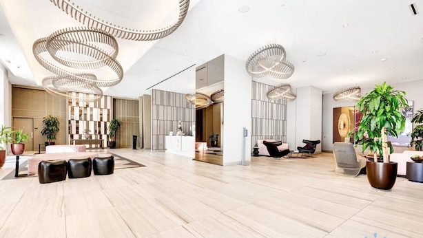 Room - Oceanfront Escape With Resort-style Amenities (Hollywood)