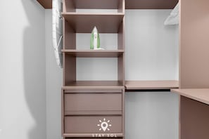 A minimalist room with a built-in shelf unit, a drawer, and a hanging laundry rack. - Discover Miami Urban Apartment (Miami)
