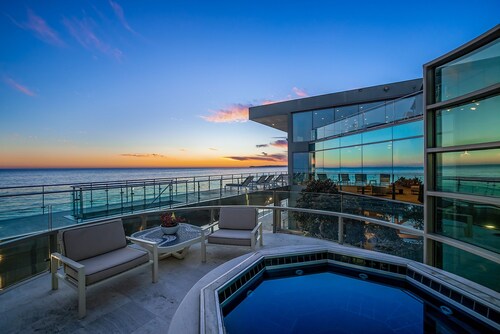 Malibu Glass Estate in Malibu