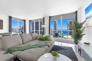 House | 3 bedrooms, high-speed internet - Family Beach Escape 3BR at Beachwalk (Hallandale Beach)