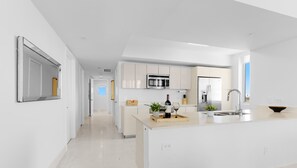 Unclassified image, 4 of 64, button - Apt With Private Balcony Incredible Pool (Hallandale Beach)