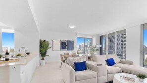 House | 3 bedrooms, Internet - Apt With Private Balcony Incredible Pool (Hallandale Beach)