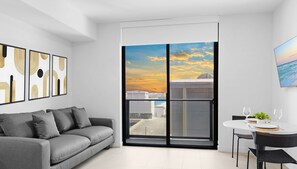 Room - Smart Luxe Studio With Views in Downtown (Miami)