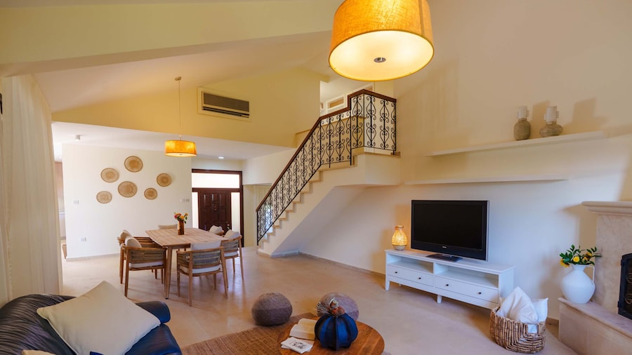 Villa Pomegranate in Peyia
