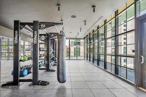 Room - Modern 1BR Oasis With Pool Gym Access (Miami)