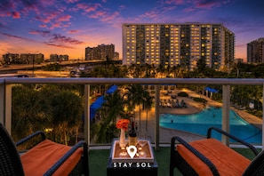House - Coastal Comfort 2BR Retreat Balcony Space (Sunny Isles Beach)