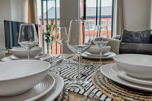 Dining - Stylish 1BR Apt | Jewellery Quarter + Free Parking (Birmingham)