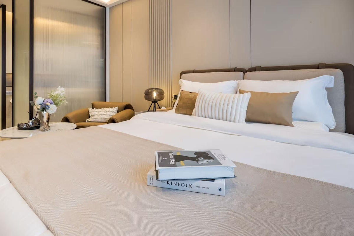 Luxury-Doppelzimmer, Stadtblick | Laptopgeeigneter Arbeitsplatz, Verdunkelungsvorhänge