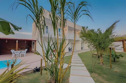 Apartamento 2 com 2 suítes 450m da praia