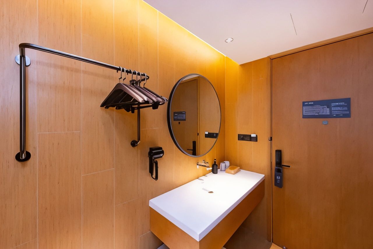 Business Double Room | Bathroom | Shower, hair dryer, slippers, towels