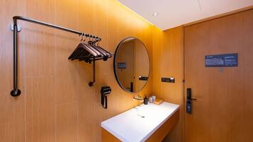 Business Double Room | Bathroom | Shower, hair dryer, slippers, towels