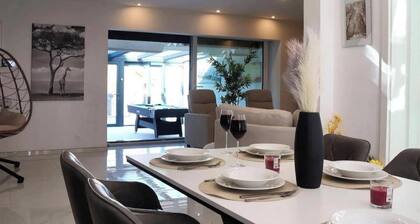 House for 12 | Patio & Games