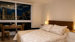 Classic Apartment, City View | Free WiFi - Vista Urbana - Metro y Seguridad  (Santiago)