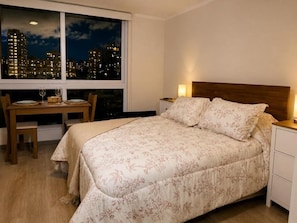 Classic Apartment, City View - Vista Urbana - Metro y Seguridad  (Santiago)