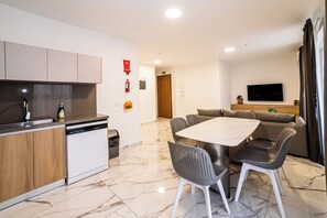 Interior - Bright & Modern 2-Bedroom Apartment - by HostMT (San Pawl il-Baħar)