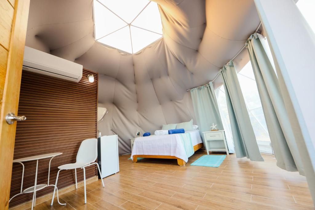 Suite, Sea View | Desk, laptop workspace, iron/ironing board, WiFi (free)