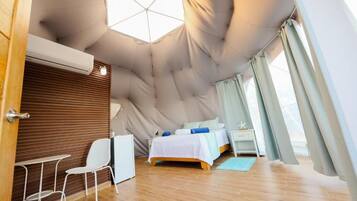 Suite, Sea View | Desk, laptop workspace, iron/ironing board, WiFi (free)
