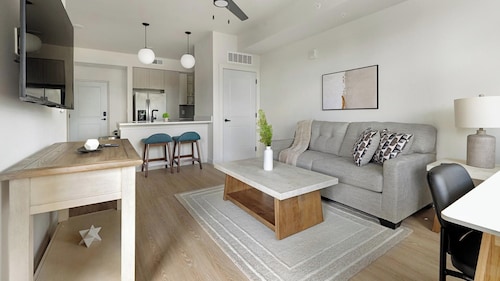 Landing Incredible 1bd, Gym, Clubhouse