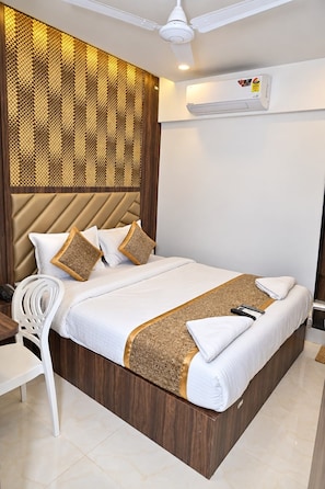Deluxe Double or Twin Room - HOTEL SHAHI PALACE (Mumbai)