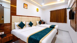 Deluxe Triple Room | Soundproofing, free WiFi - HOTEL SHAHI PALACE  (Mumbai)