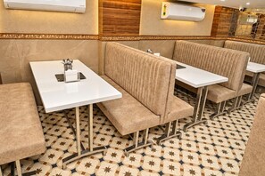 Ảnh chưa phân loại, 5 trong số 23 ảnh, nút