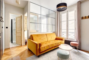 Deluxe Apartment, Courtyard View | Living area - PARIS GUEST HOME PROVENCE (Paris)