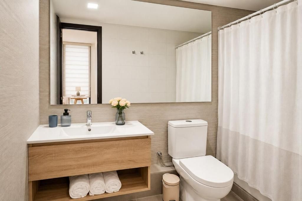 Family Apartment, City View | Bathroom