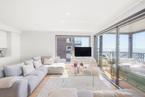 Stunning beachfront apartment for 1-8 people in Oulu Pateniemenranta.