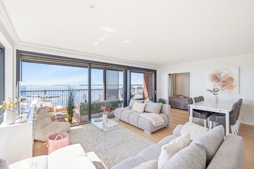 Stunning beachfront apartment for 1-8 people in Oulu Pateniemenranta.