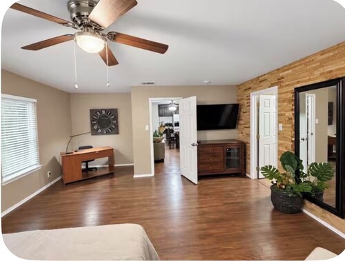 Charming 1-Master bedroom with Private Restroom in delightful Brownsville