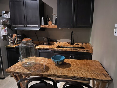 Peaceful Muskoka retreat with 5 bedrooms, yoga room, sauna surrounded by nature