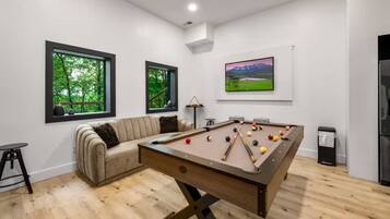 Suite, 3 Bedrooms, Non Smoking, Kitchen | Game room