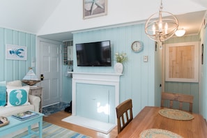 Living area - Classic Maine Beach Cottage! (Scarborough)
