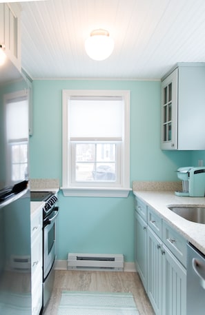 Private kitchen - Classic Maine Beach Cottage! (Scarborough)