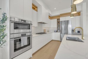Kitchen with high end appliances - Lakeshore Luxury 3BR+Flex Space | Beachfront Condo (Penticton)