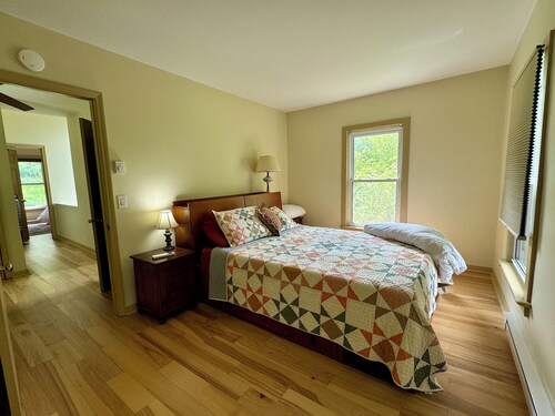 Still point - Peaceful 3-bedroom house with creek views in Catskill