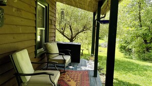 Terrace/patio - Still point - Peaceful 3-bedroom house with creek views in Catskill (Catskill)