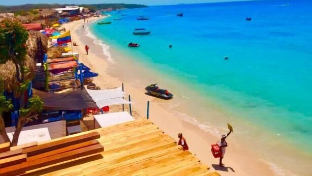บนชายหาด, ทรายสีขาว, บาร์ริมหาด