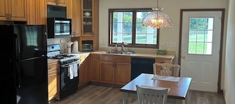 Round Hill Retreat-One Bedroom Apartment - Handicap Accessible