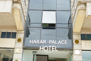 A building with a sign reading 'HARAR PALACE HOTEL'. - Harar Palace Hotel (Harar)