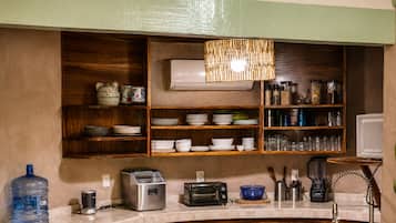 House, 2 Bedrooms | Private kitchen