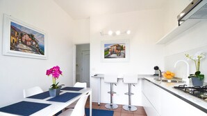 Dining - Apartment 'Ekaterina House' with Sea View (Brolo)