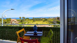 Outdoor dining - Apartment 'Ekaterina House' with Sea View (Brolo)