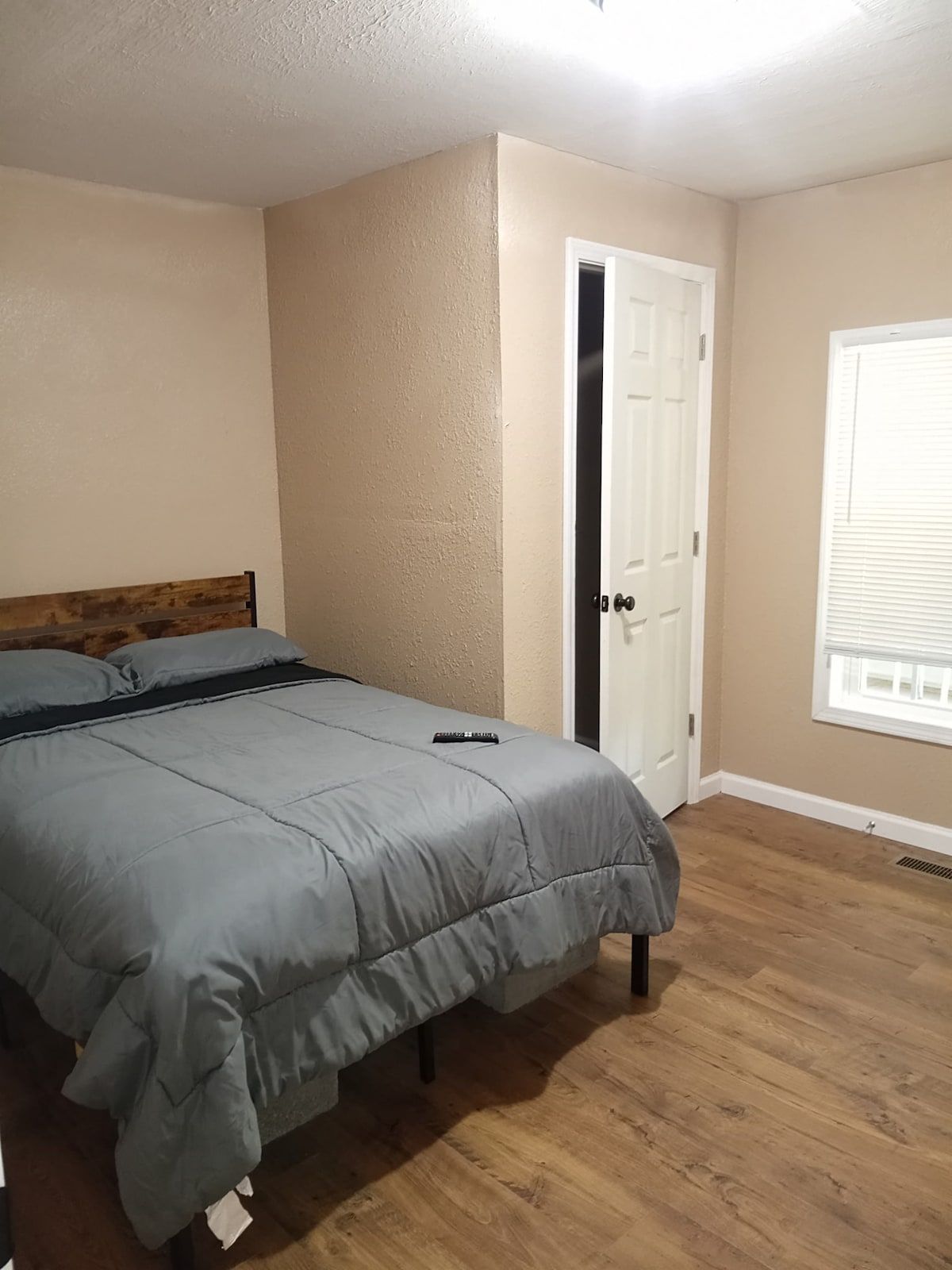 Iron/ironing board, Internet, bed sheets