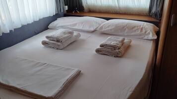 Iron/ironing board, WiFi, bed sheets