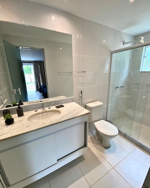 ดีลักซ์ชาเลท์, วิวสวน | ห้องน้ำ | ของใช้ในห้องน้ำฟรี, ผ้าเช็ดตัว, สบู่, ยาสระผม