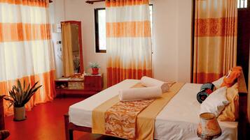 2 bedrooms, iron/ironing board, WiFi