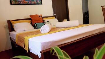 2 bedrooms, iron/ironing board, WiFi